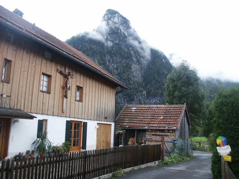2005 10 03 Oberammergau Looming Mountain