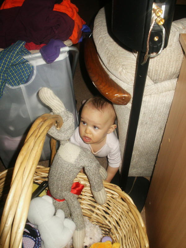 2006 01 23 Crowded Out - Papa, please finish the laundry!
