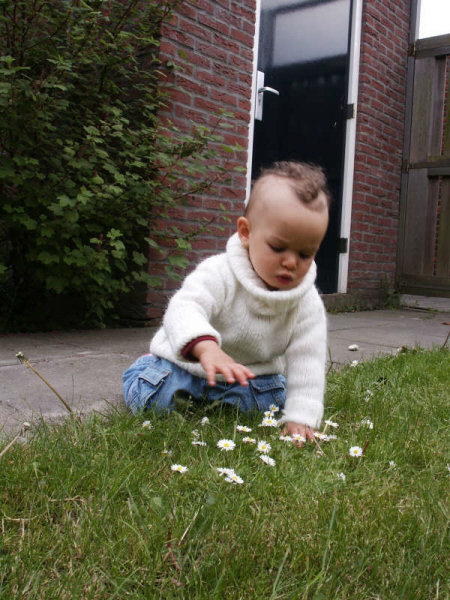2006 05 15 Garden Girl 1