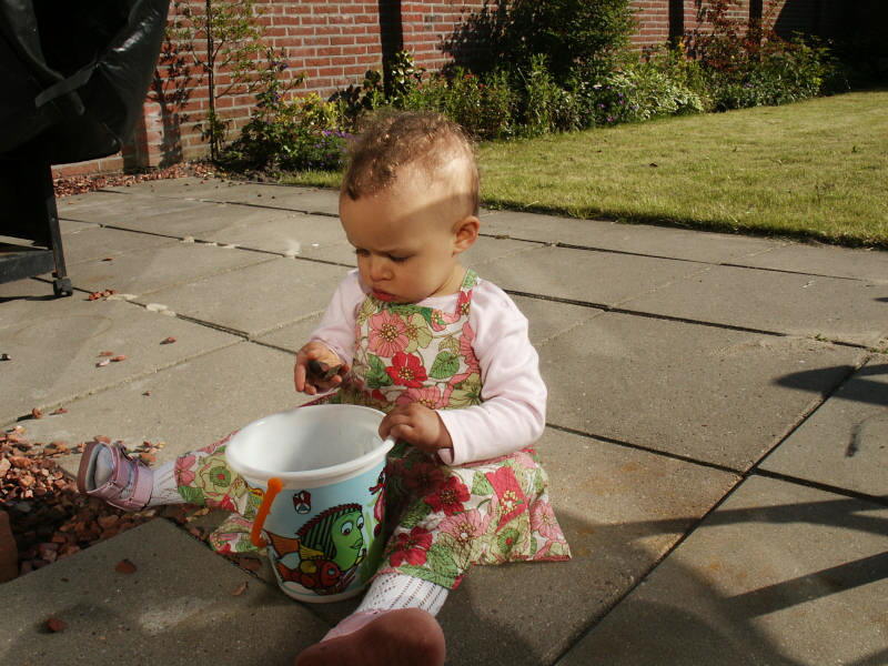2006 06 06 garden girl 2
