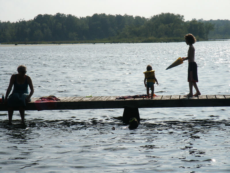 2006 07 13 cottage - Hangin' on the dock