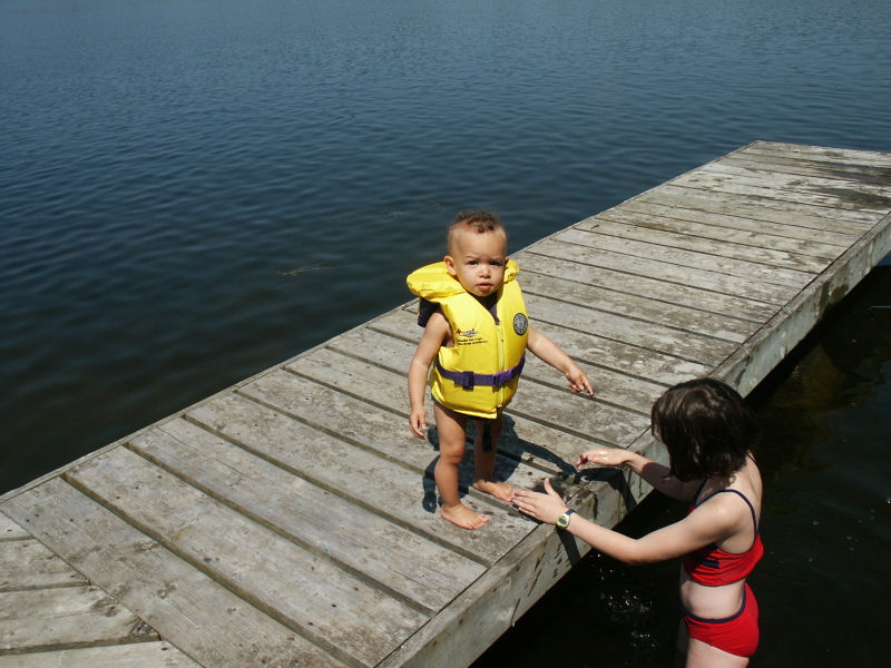 2006 07 13 cottage - ru and rhi prepping to jump