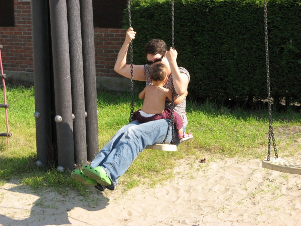 2006 09 16 Ruby and Mama on the Swing on Kaag