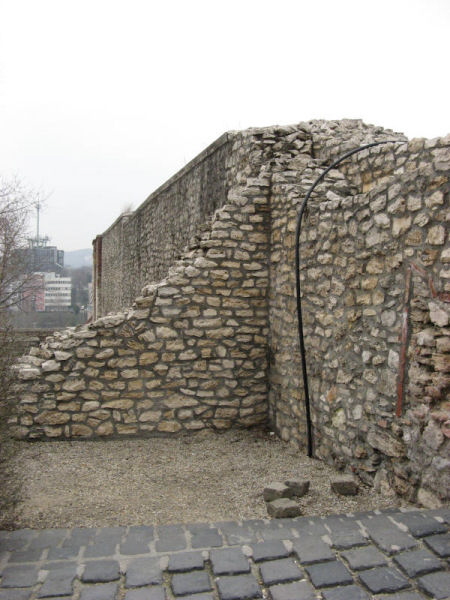 2007 02 19 Budapest 22 Ancient Wall