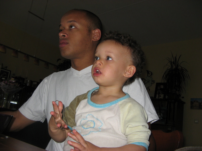2007 04 24 Ruby and Papa transfixed by the birds video... Believe me, you don't want to know!  (http://www.youtube.com/watch?v=ggdkvvaoKH4)