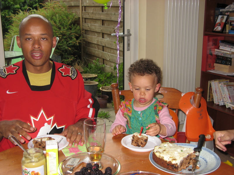 2007 05 06 B-day Ruby and Papa with birthday cake