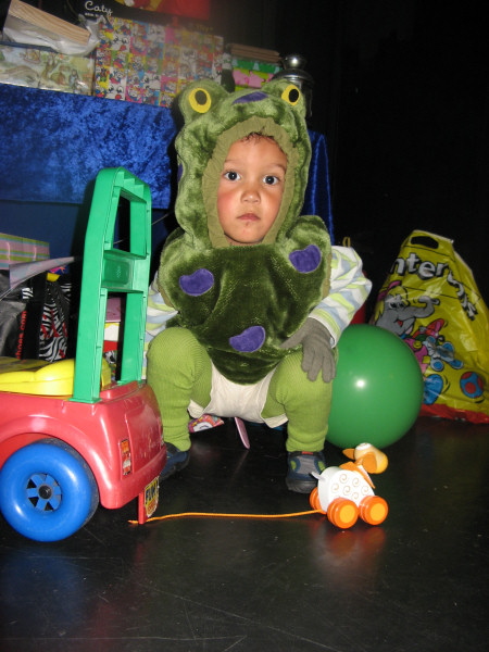 2007 09 29 Lily's Party - Bram says Ribbit