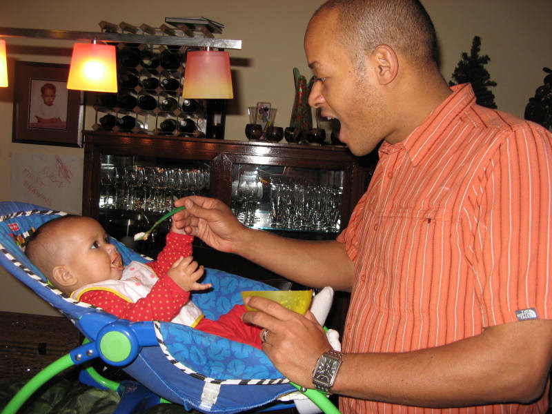 2007 12 06 Papa Feeds Harper