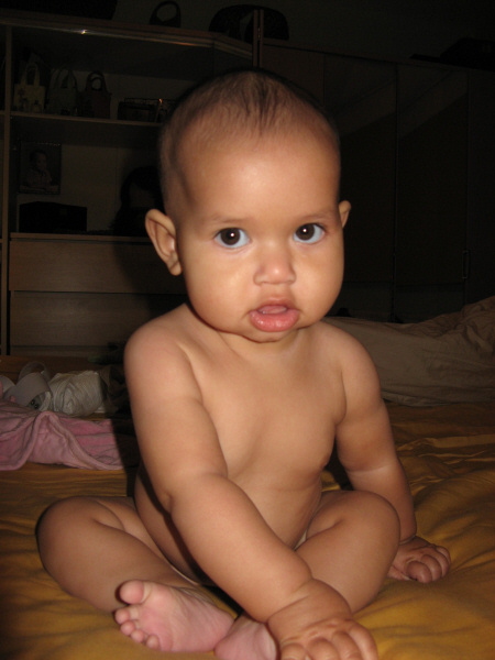 2007 12 12 Harper Sitting Up... When did she learn how to do that?