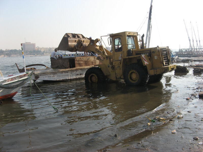 2008 01 08 A Somewhat less traditional Bulldozer on the Nile