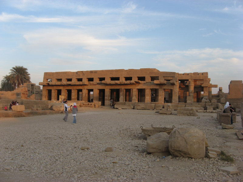 2008 01 08 Karnak Side Building