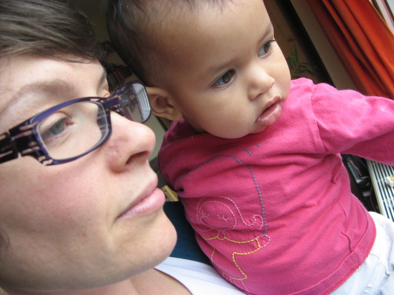 2008 04 02 Mama and Harper Gazing