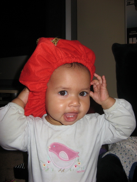2008 04 05 Harper Strikes a Pose in Zwarte Piet's Hat