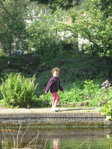 2008 05 07 Hortus Ruby Explores the Pond