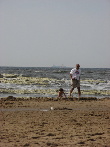 2008 05 12 Papa and Ruby in the Surf 2