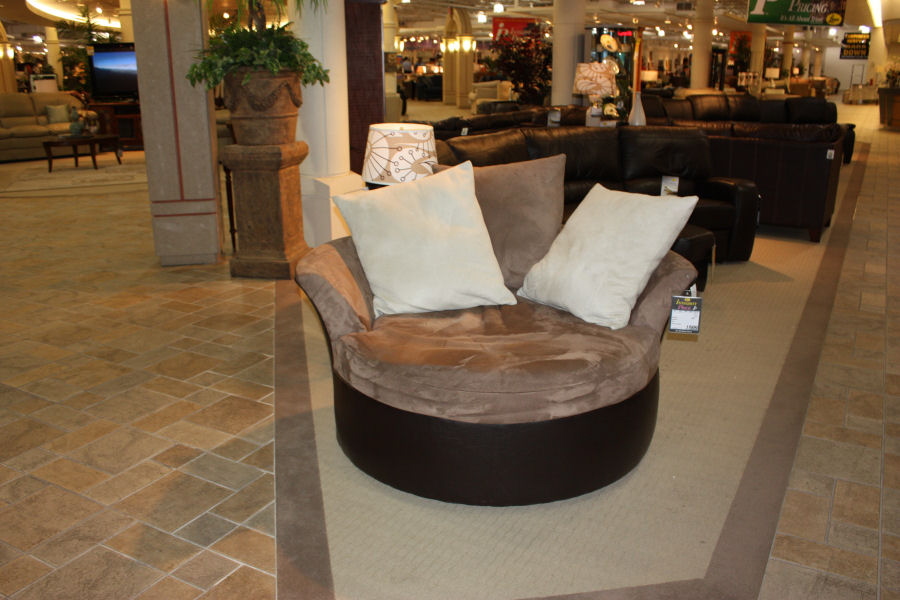 2008 08 14 Round Chair at Leons