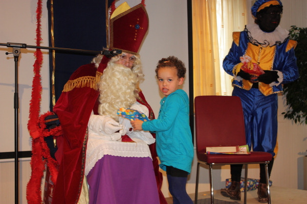 2008 11 29 Now, Sint Gives Ruby a Giftie
